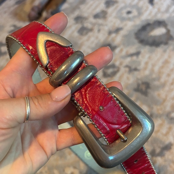 Vintage Champagne crocodile embossed leather belt/red silver - Picture 2 of 5